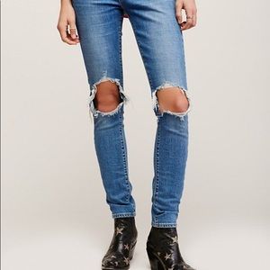 Levi’s 721 Busted Knee Jeans size 26